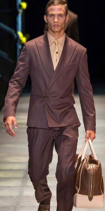 Versace 2015秋冬男装 穿上女生的超短裙